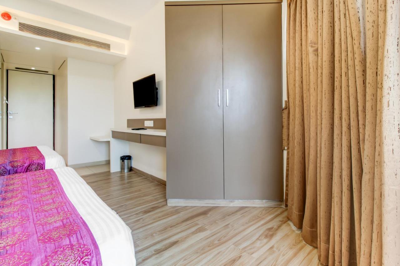 Grand Mookambika Navi Mumbai Exterior photo